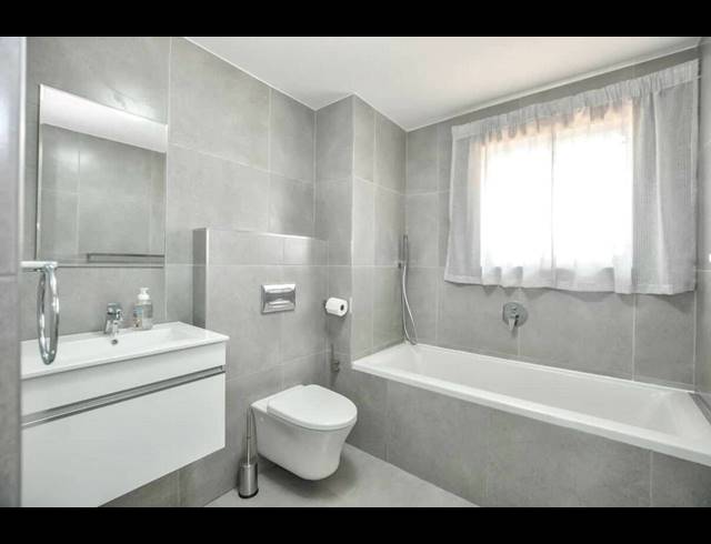 3 bed property to rent in TABLE VIEW